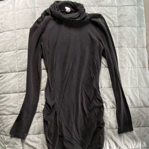 Old Navy Black Maternity Turtleneck Size Small